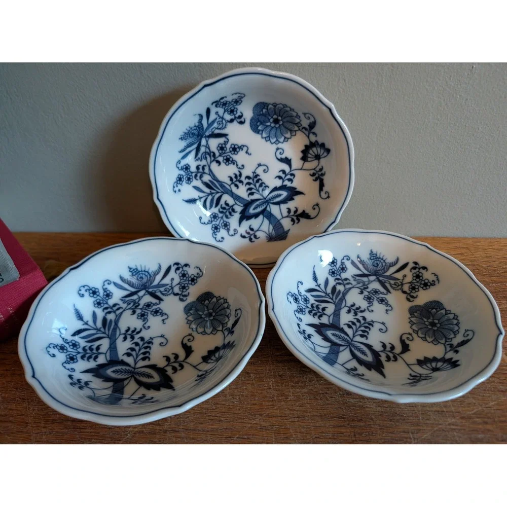 Blue Danube Vintage Fine China Set of 3 Fruit Dessert Bowls 5 3/8